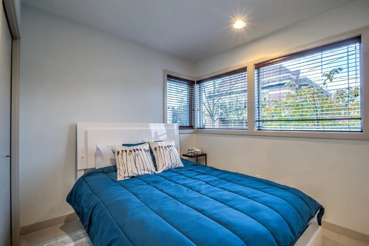 Modern Home With Rooftop Oasis Seattle 0*,  Stati Uniti